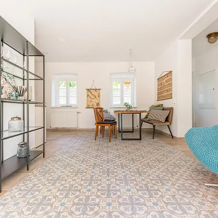 Im Erdgeschoss Apartment *