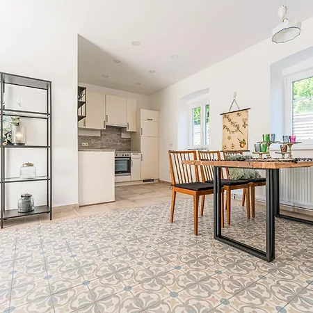 Apartment Im Erdgeschoss *